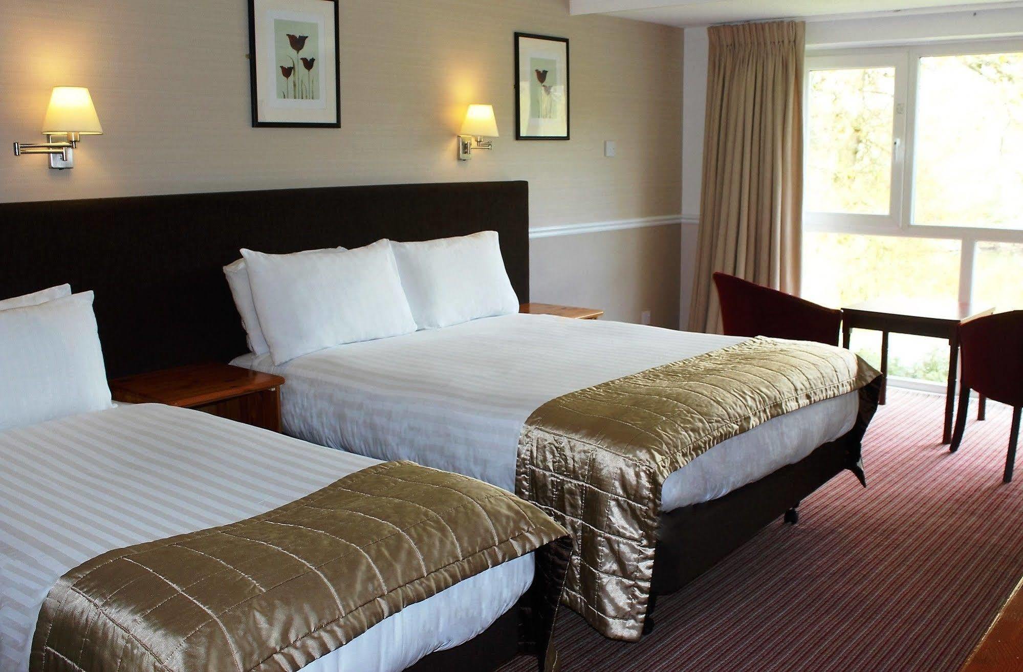 Hotel On The Lake 3*